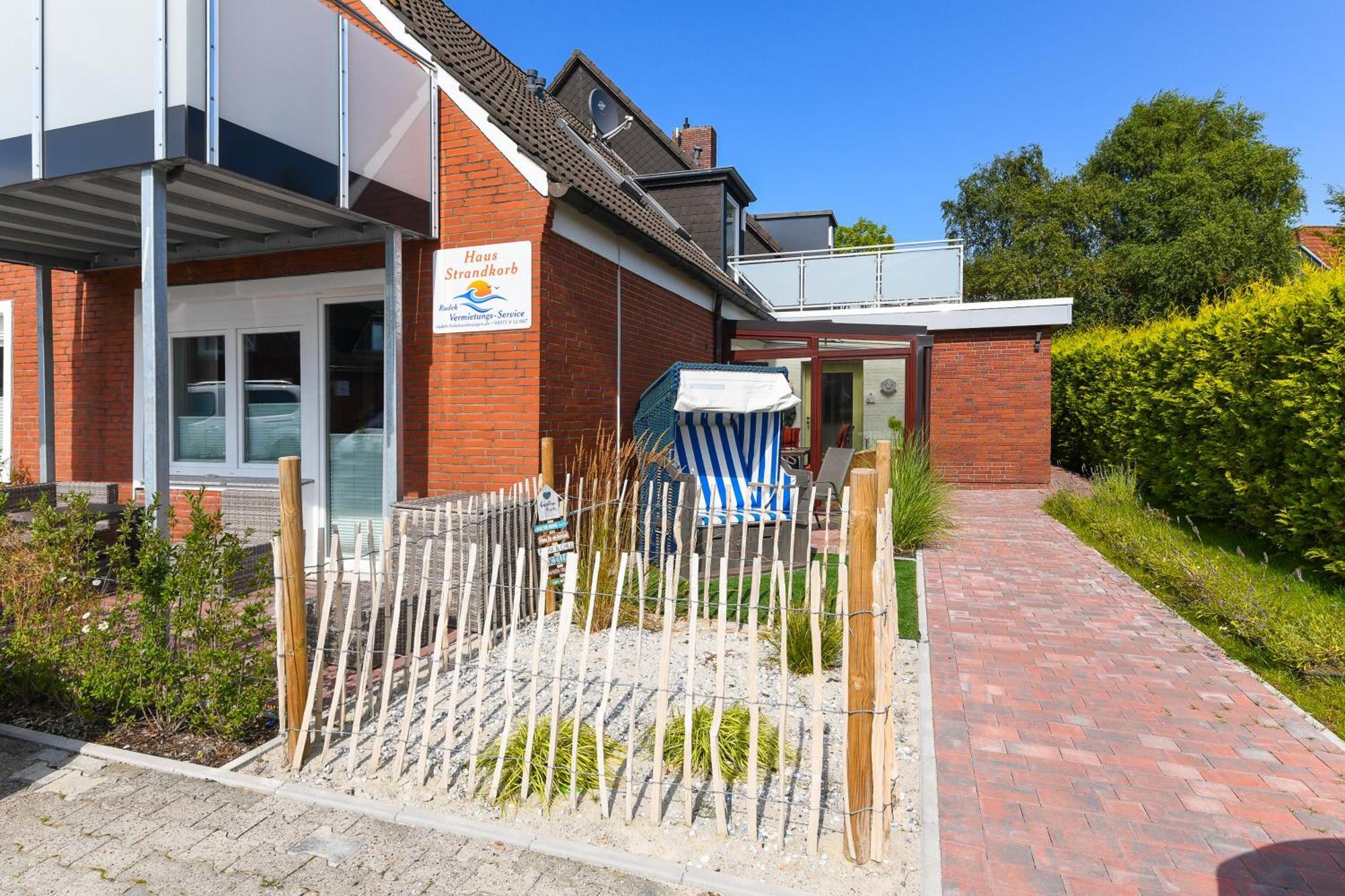 Ferienwohnungen Im Haus Strandkorb Bensersiel Exterior photo